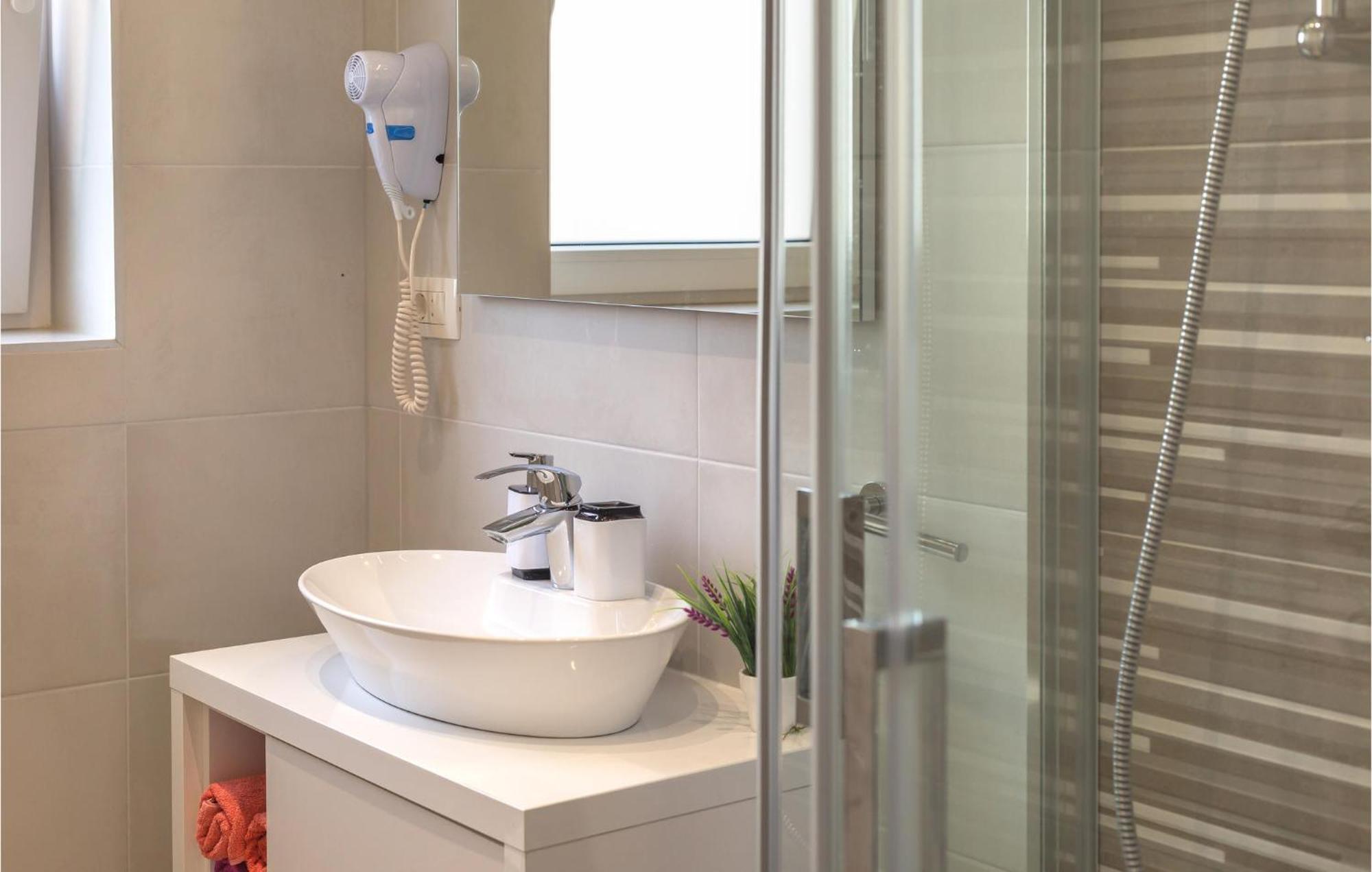 Kutleša Amazing Apartment In Medici With Kitchen מראה חיצוני תמונה