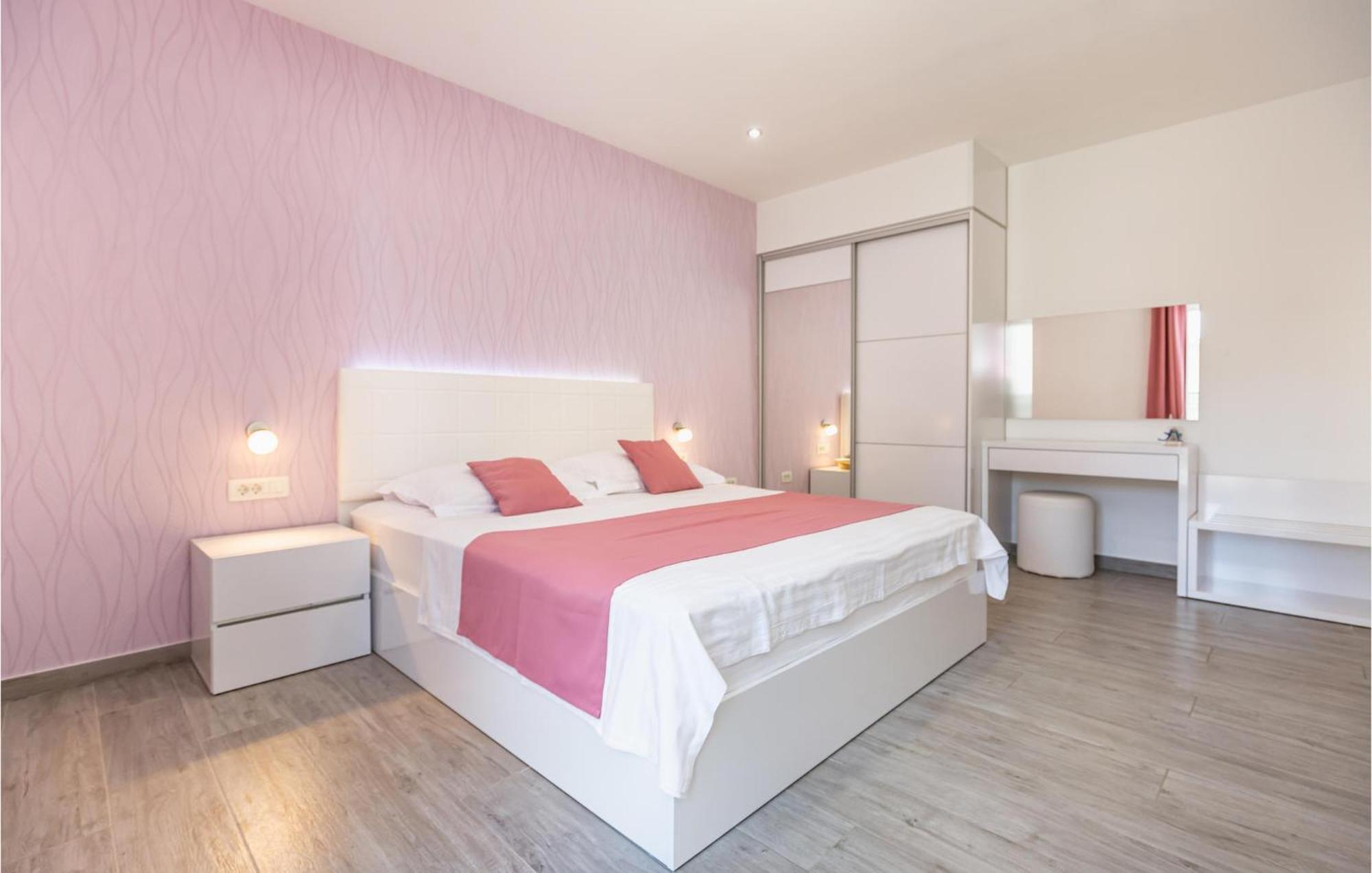 Kutleša Amazing Apartment In Medici With Kitchen מראה חיצוני תמונה