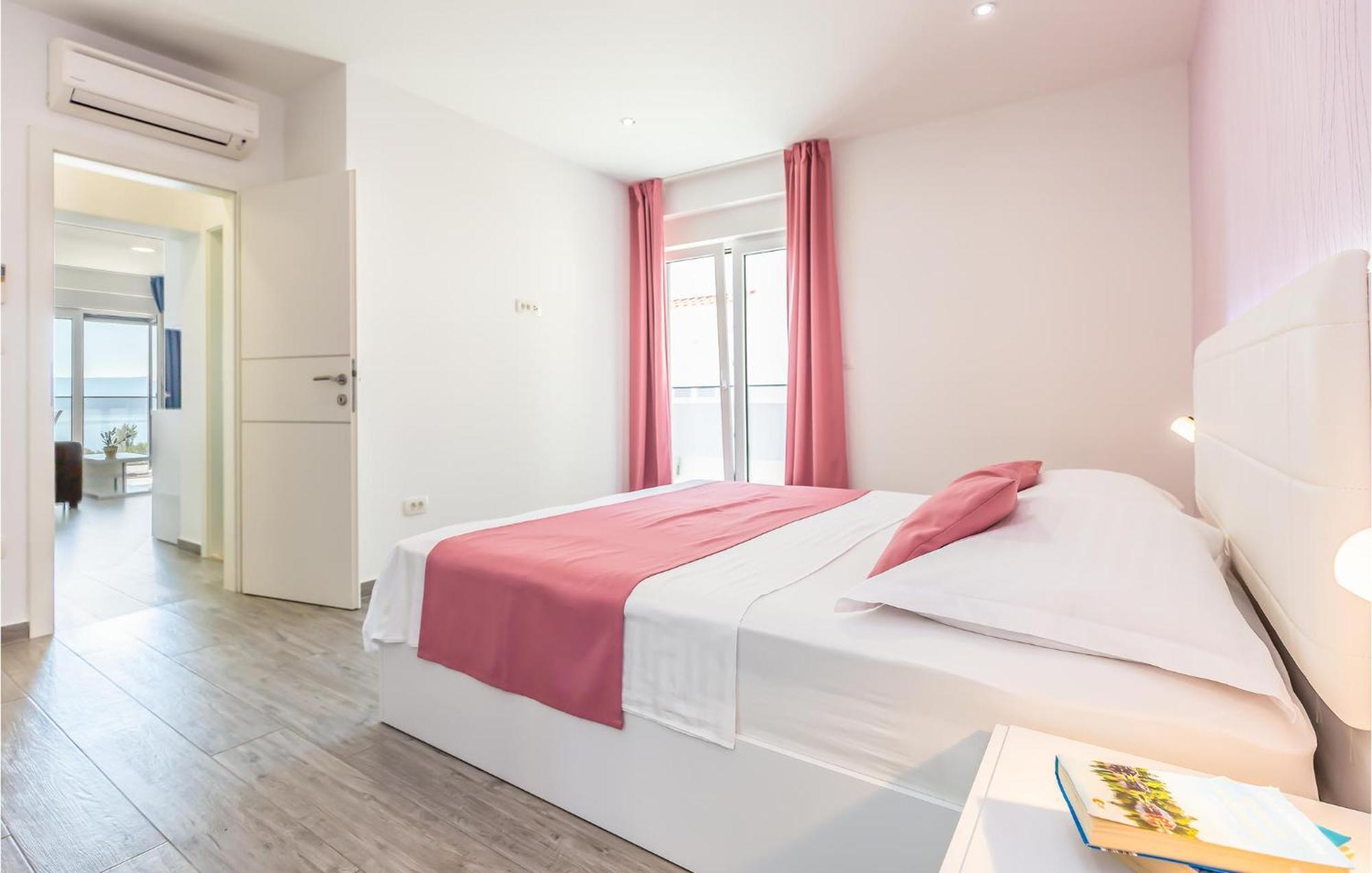 Kutleša Amazing Apartment In Medici With Kitchen מראה חיצוני תמונה