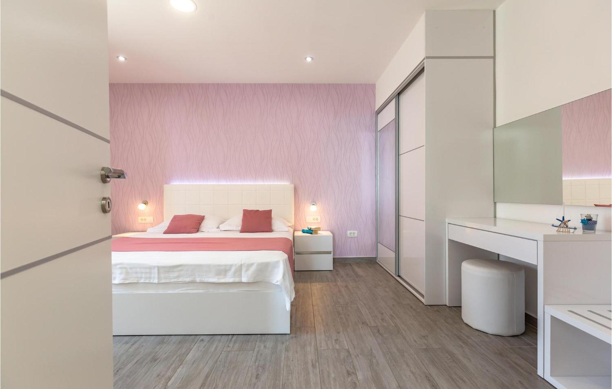 Kutleša Amazing Apartment In Medici With Kitchen מראה חיצוני תמונה