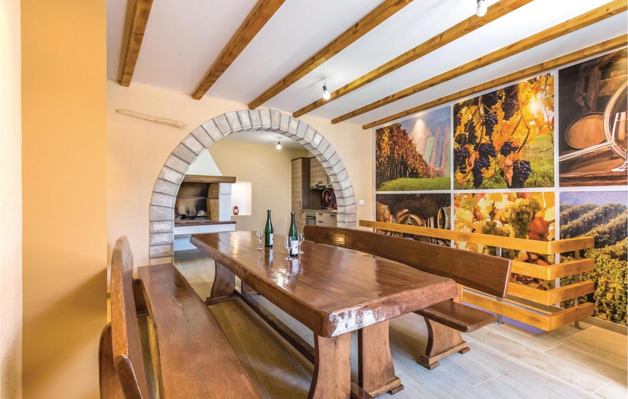 Kutleša Amazing Apartment In Medici With Kitchen מראה חיצוני תמונה
